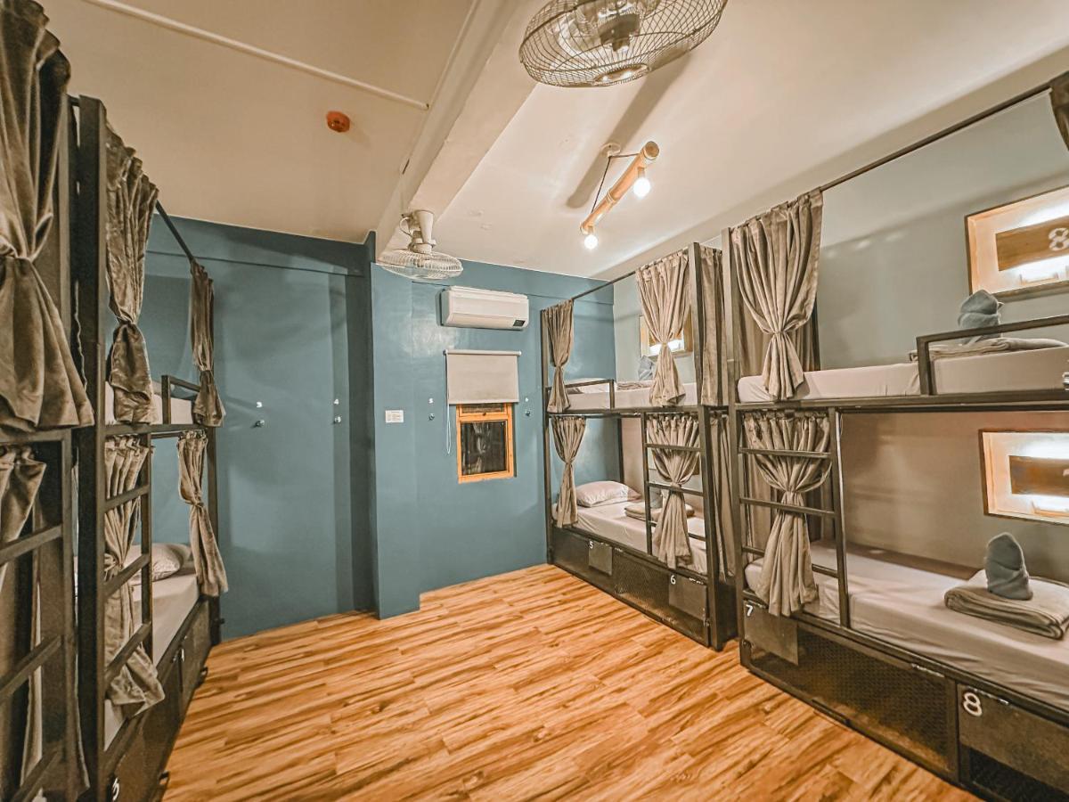 Outpost Hostel - Coron Exterior photo