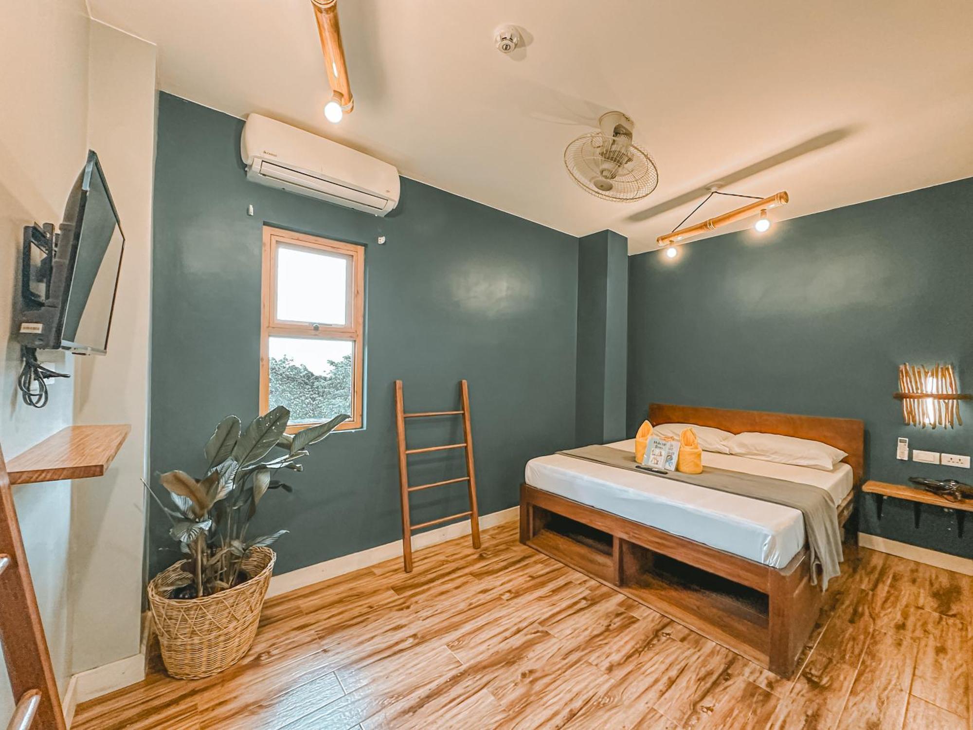 Outpost Hostel - Coron Exterior photo